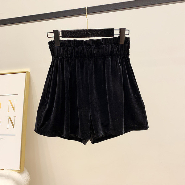 Divatos női bársony rövidnadrág fekete színben