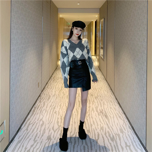 Fusta scurta de dama + curea de culoare neagra din piele ecologica