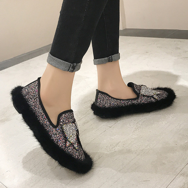 Pantofi casual dama cu efect stralucitor si puf