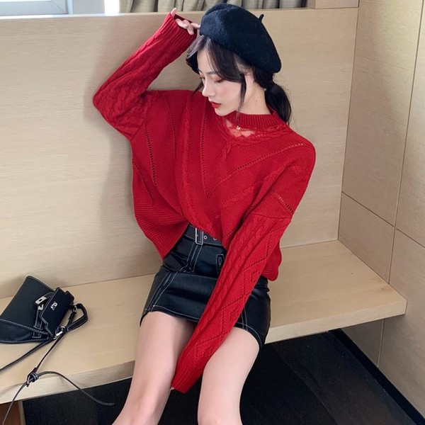 Női széles, csipkés pulóver fehér, piros és fekete színben