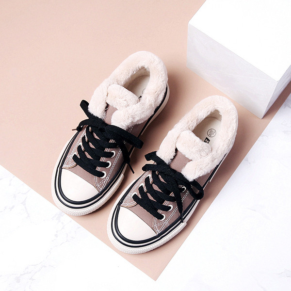 Aktuális női tornacipő puha béléssel fekete, bézs és rózsaszín színben