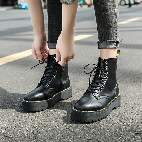 Ghete de dama moderne din piele cu talpa inalta de culoare neagra