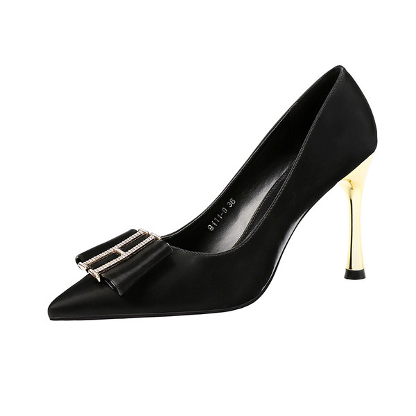 Pantofi moderni de dama cu toc subtire si element metalic in mai multe culori