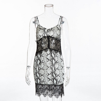 Női hálóing kígyómintával és csipkével