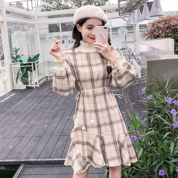 Új modell kockás női ruha pólógallérral, barna és kék színben