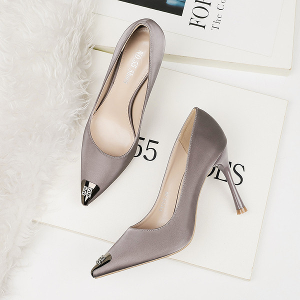 Pantofi de dama eleganti cu decor metalic si toc subtire in mai multe culori