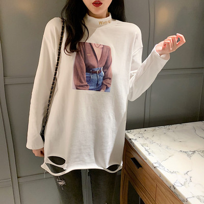 Hosszú és széles blúz magas gallérral, rátéttel és szakadt motívumokkal