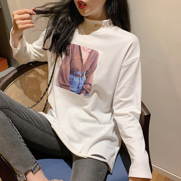 Hosszú és széles blúz magas gallérral, rátéttel és szakadt motívumokkal