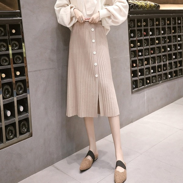 Fusta de dama pliata actuala cu nasturi in bej, albastru si negru