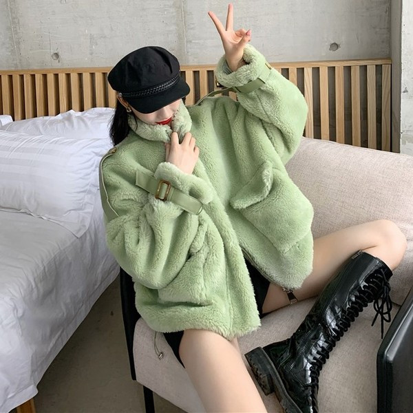 Palton lat de puf de culoare verde cu buzunare