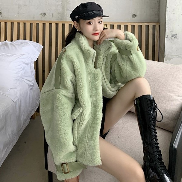 Palton lat de puf de culoare verde cu buzunare