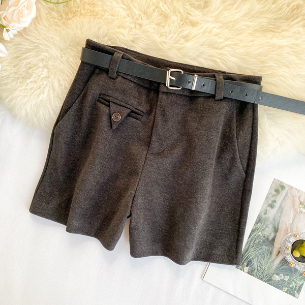 Pantaloni scurți moderni de iarnă de damă cu curea în trei culori