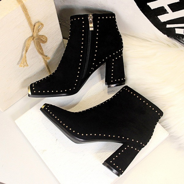 Cizme casual de dama din piele intoarsa ecologica cu toc gros si elemente metalice