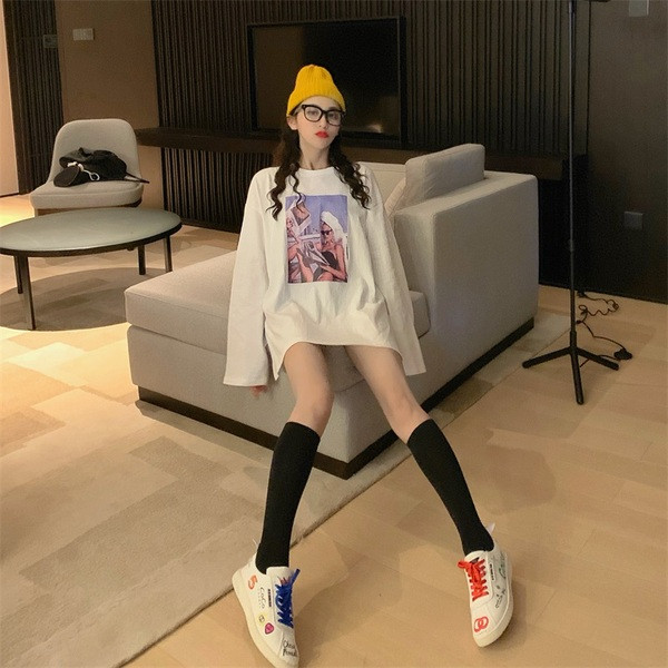 Tricou larg de dama cu maneci lungi cu aplicatie