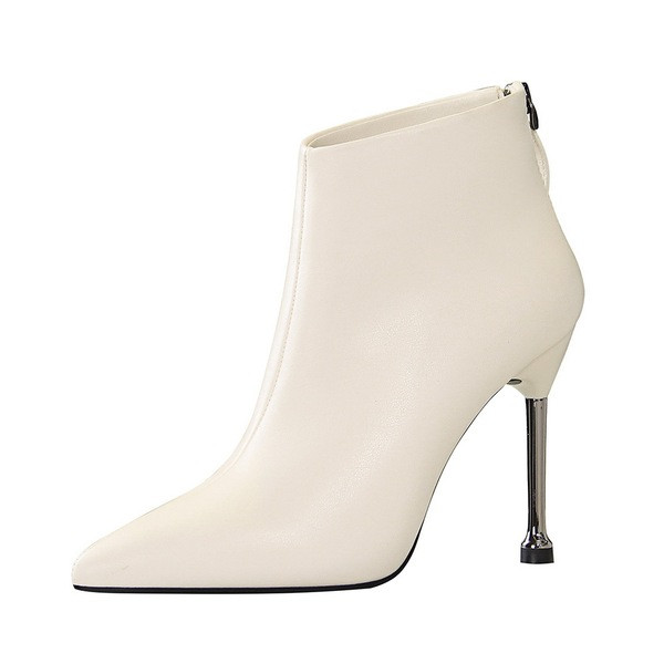 Κομψές γυναικείες μπότες  με ψηλό τακούνι σε διάφορα χρώματα