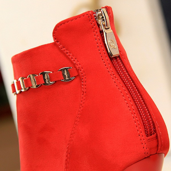 Ghete de dama moderne din piele intoarsa ecologica cu decor metalic si toc subtire in trei culori