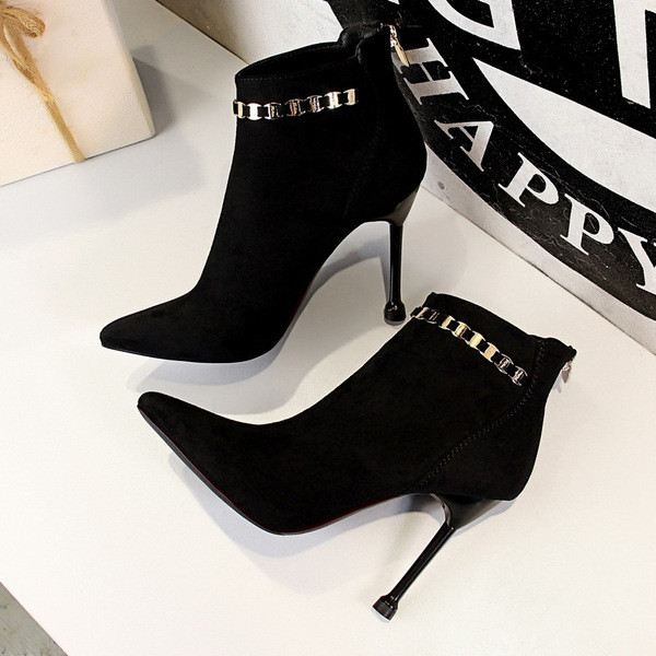 Ghete de dama moderne din piele intoarsa ecologica cu decor metalic si toc subtire in trei culori