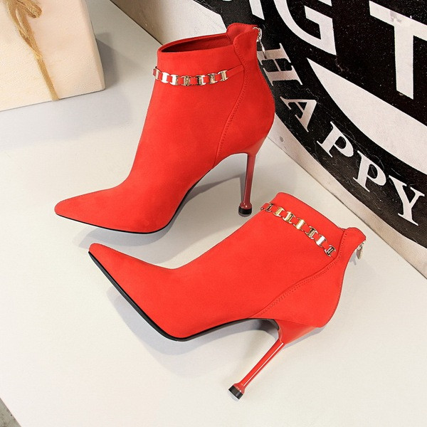 Ghete de dama moderne din piele intoarsa ecologica cu decor metalic si toc subtire in trei culori