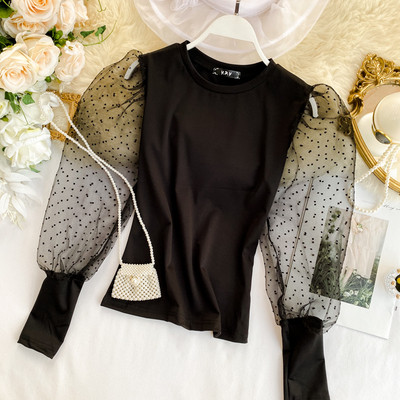 Bluză de damă modernă cu decolteu rotund și tul în alb și negru