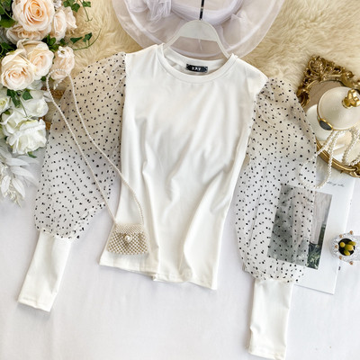 Bluză de damă modernă cu decolteu rotund și tul în alb și negru