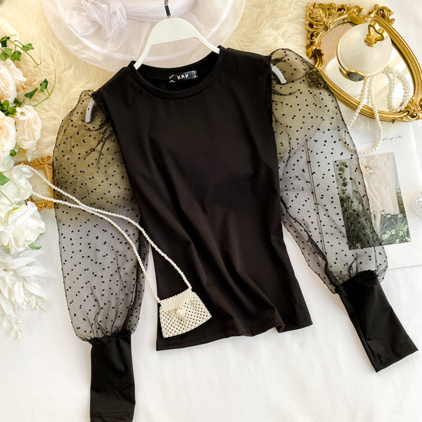 Bluză de damă modernă cu decolteu rotund și tul în alb și negru