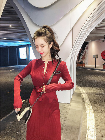 Rochie casual de dama cu centura si nasturi in negru si rosu