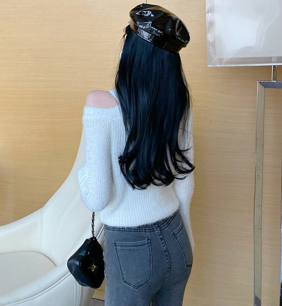 Pulover scurt tricotat cu cravate si umerii goi - doua culori