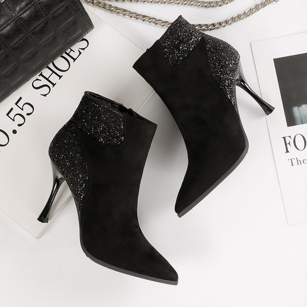 Stílusos női csizma öko velúrból, fényes hatással több színben