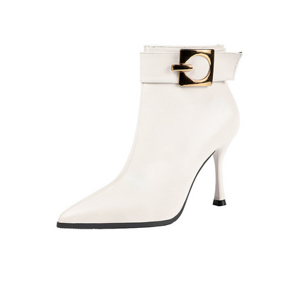 Csattal és vékony sarkú modern női csizma többféle színben