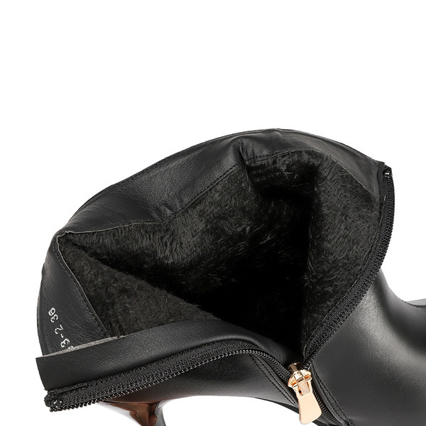 Csattal és vékony sarkú modern női csizma többféle színben