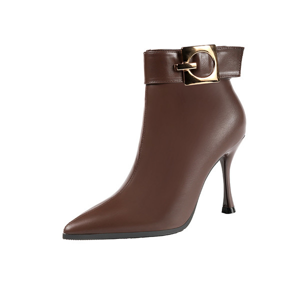 Csattal és vékony sarkú modern női csizma többféle színben