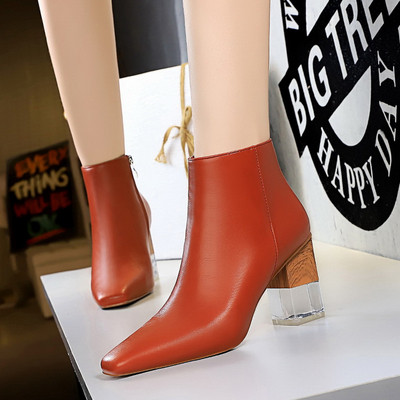 Μοντέρνες γυναικείες μπότες με παχιές διαφανές τακούνια και φερμουάρ σε διάφορα χρώματα