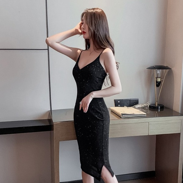 Rochie de dama eleganta cu efect stralucitor si bretele subtiri de culoare neagra