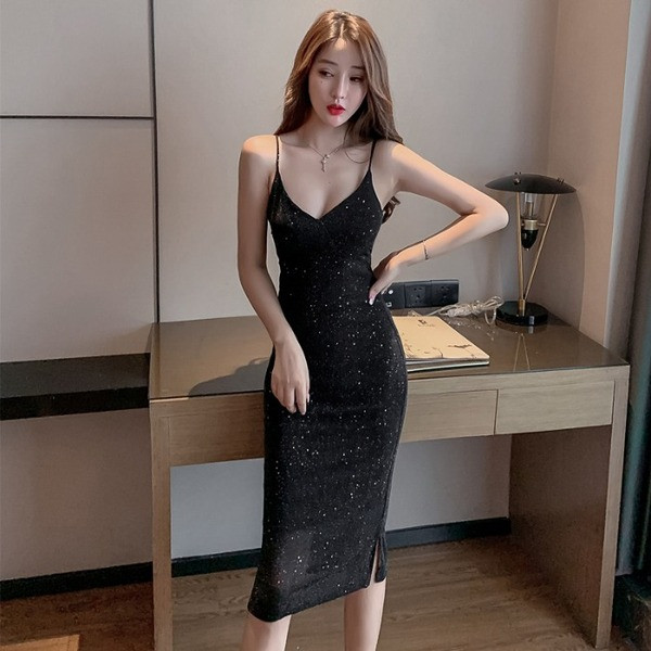 Rochie de dama eleganta cu efect stralucitor si bretele subtiri de culoare neagra