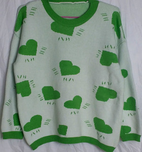 Μοντέρνο γυναικείο πουλόβερ με κεντήματα σε διάφορα χρώματα