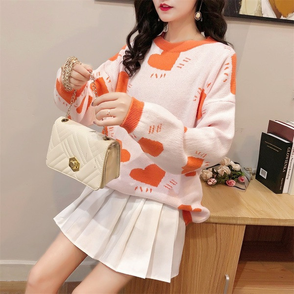 Μοντέρνο γυναικείο πουλόβερ με κεντήματα σε διάφορα χρώματα