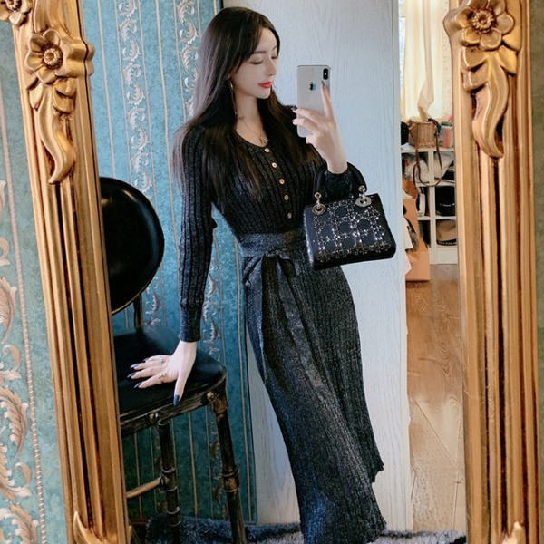 Rochie moderna de dama cu nasturi si decolteu spitz in doua culori