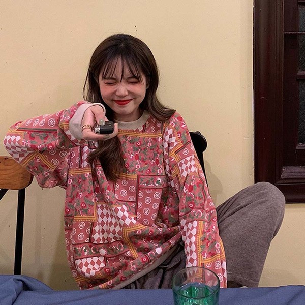 Bluză casual de damă cu decolteu oval și model cu model