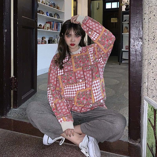 Bluză casual de damă cu decolteu oval și model cu model