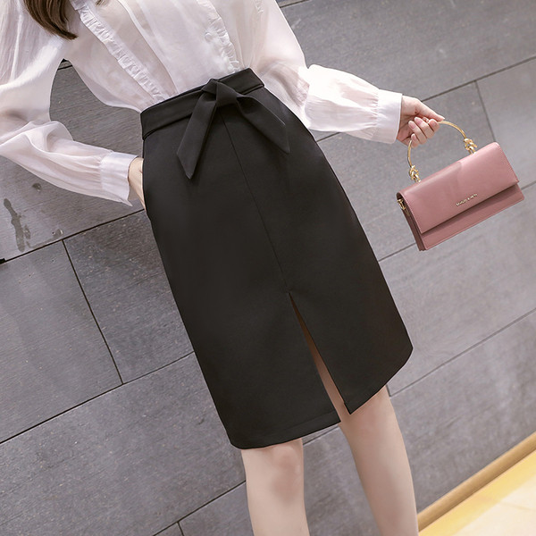 Fusta de dama eleganta cu fanta si curea in negru si galben