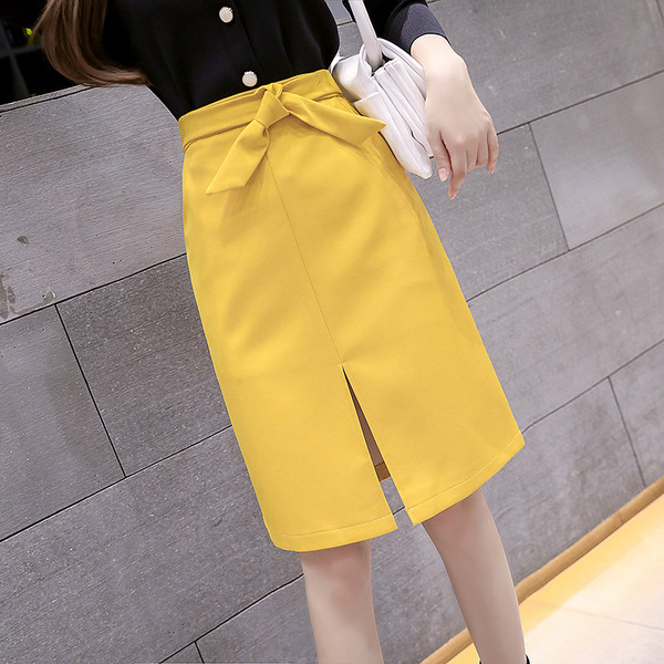 Fusta de dama eleganta cu fanta si curea in negru si galben