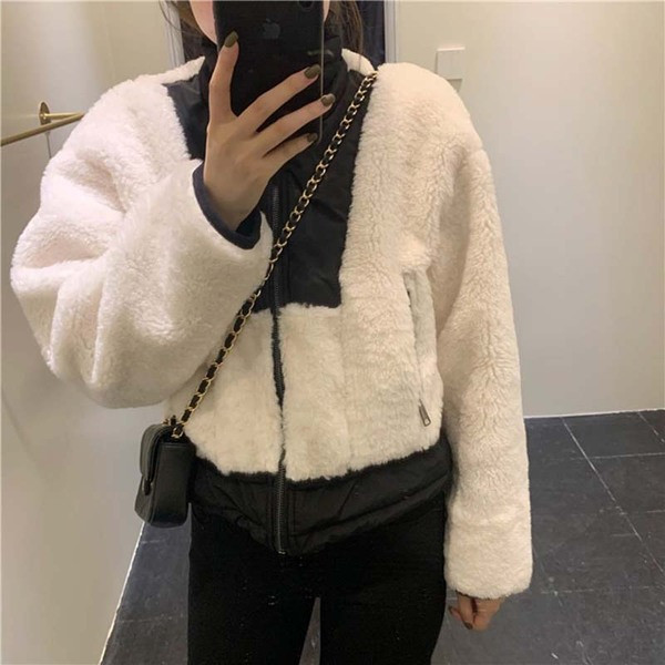 Jachetă scurtă de puf cu fermoar în alb-negru