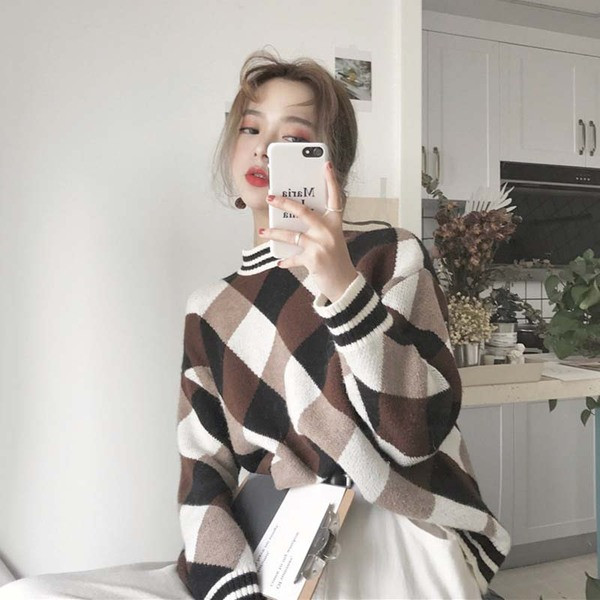 Pulover dama in carouri - model simplu