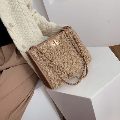 Geanta de dama moderna cu puf si inchidere metalica in mai multe culori