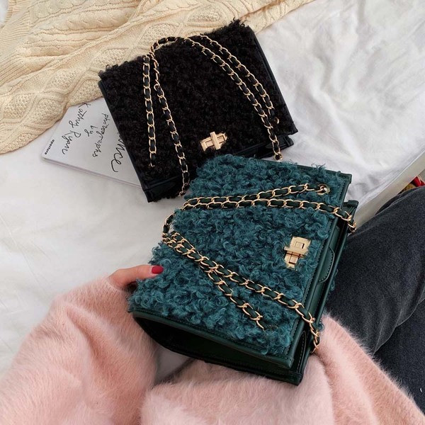 Geanta de dama moderna cu puf si inchidere metalica in mai multe culori