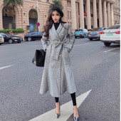 Palton lung elegant de culoare argintie cu nasturi sidefati