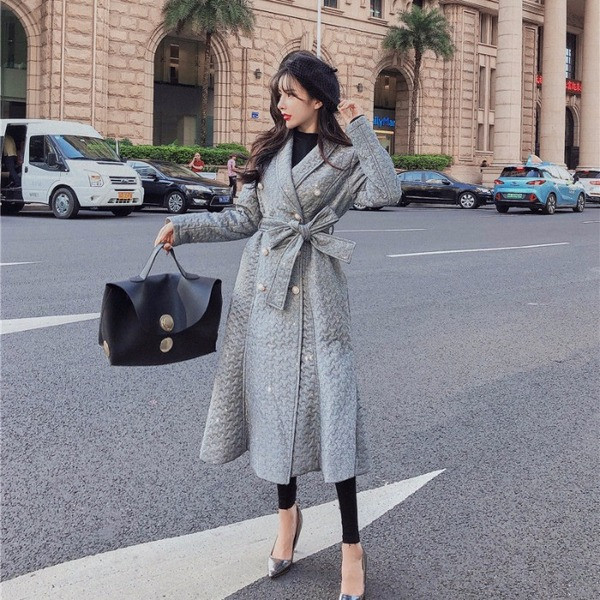 Palton lung elegant de culoare argintie cu nasturi sidefati