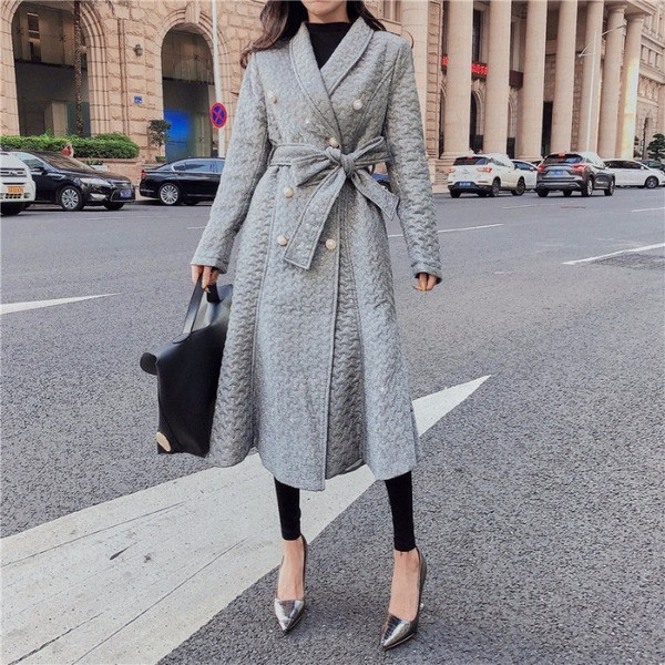 Palton lung elegant de culoare argintie cu nasturi sidefati