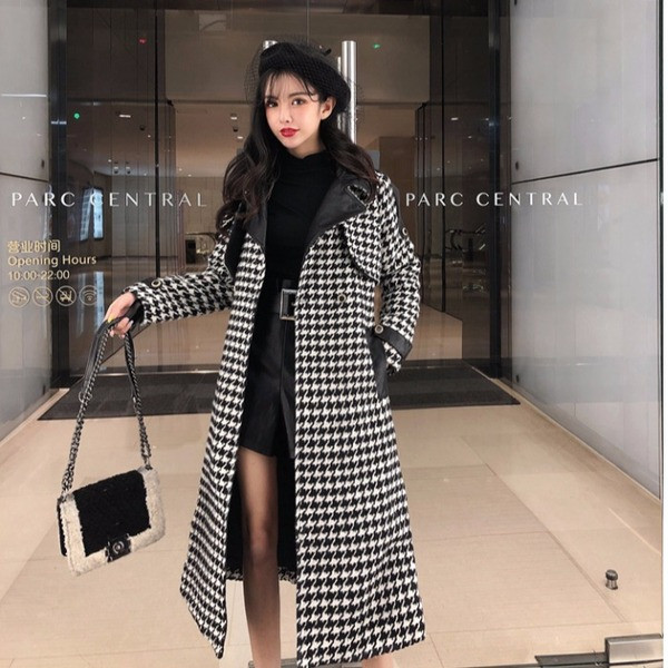 Hosszú, elegáns kockás kabát eco bőr elemekkel