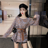 Pulover de dama cu motive rupte si cravate